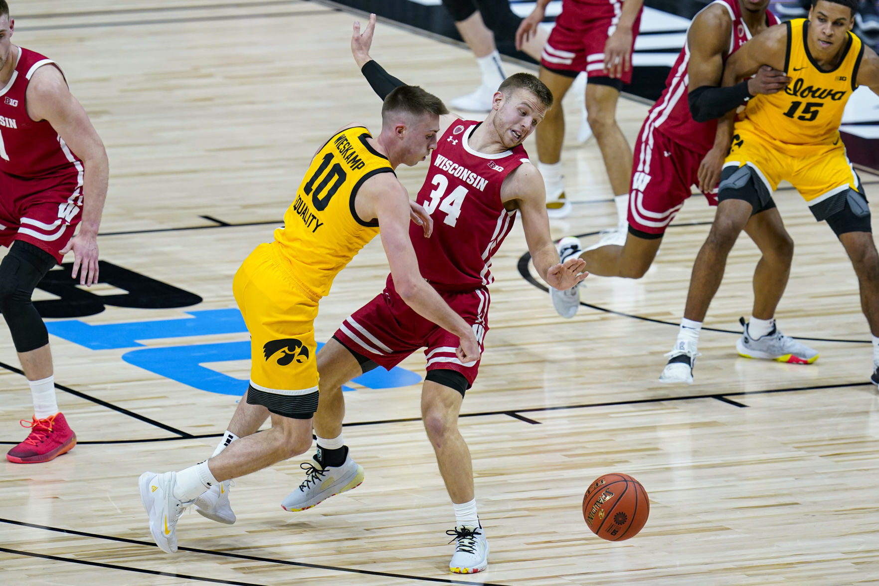B10 Wisconsin Iowa Basketball
